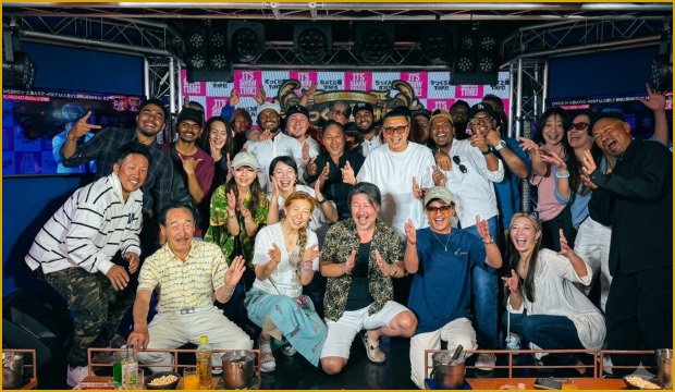 イベント会場での集合写真