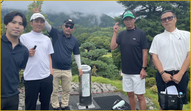 ゴルフ場での集合写真